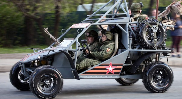 Со своими багги в Тулу, или Необычная техника на параде 9 мая