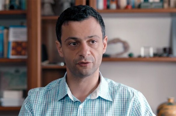 Химия с пивом. Учёный Артём Оганов – о том, почему он вернулся в Россию