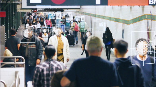 В Британии был оштрафован мужчина после попытки избежать распознавания лица