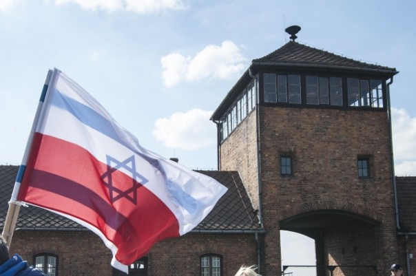 Любишь США — люби и реституции платить: Польша на распутье