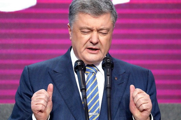С - супернаглость: Порошенко требует от Зеленского освобождения украинских моряков