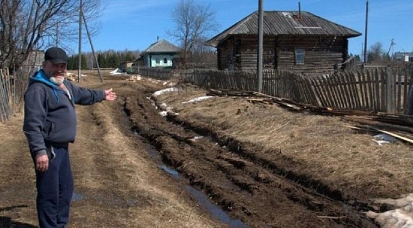 На Урале пенсионера оштрафовали за отремонтированную дорогу