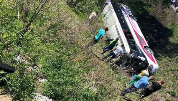 В Приморье перевернулся автобус с китайскими туристами. Двое погибли