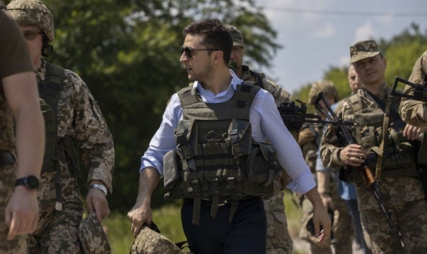 Зеленский плагиатит Мадуро: президент Украины пройдет по Киеву с военными