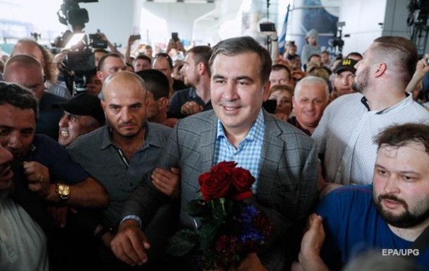Саакашвили очень быстро превратится во врага Зеленского | Саакашвили о случайной встрече с Порошенко: Думали, я его покусаю