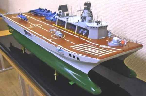 Первый в мире российский двухкорпусный авианосец