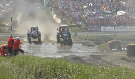 На "Бизон трек-шоу" под Ростовом трактор влетел в группу журналистов | В Ростовской области автобус въехал в грузовик, много пострадавших