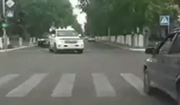 Полицейский в Туве устроил свадьбу со стрельбой и кортежем из внедорожников