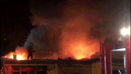 На окраине Тбилиси загорелся крупный рынок