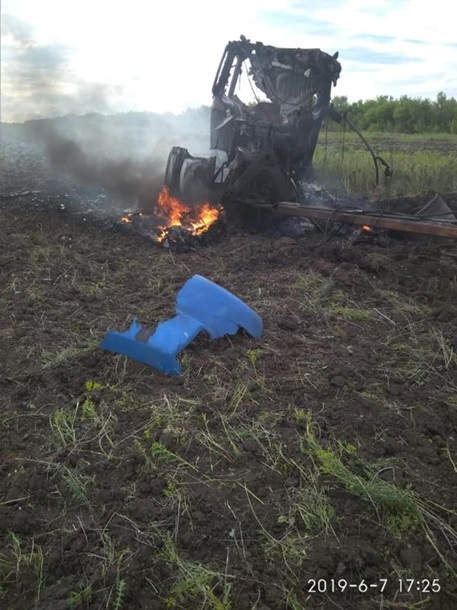 В Донбассе трактористы подорвались на взрывном устройстве посреди поля