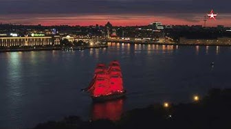 Рассекая Неву: в Петербурге прошла репетиция «Алых парусов»