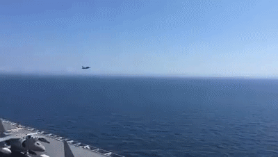 Мадрид неожиданно отреагировал на пролёт Су-24 над испанским авианосцем