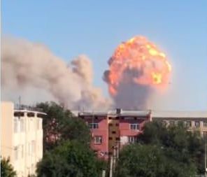 Пожар на складе боеприпасов: в Казахстане эвакуируют город