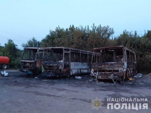Под Киевом сожгли автобусы, бесплатно перевозившие стариков