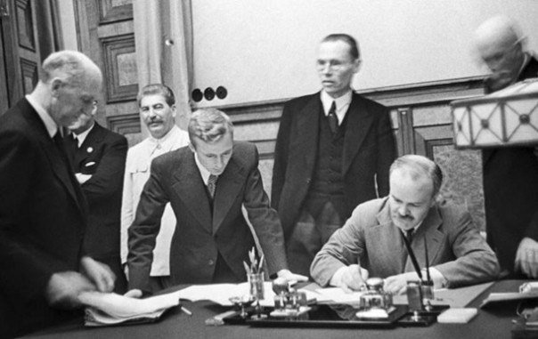 Опубликованы оригиналы пакта Молотова-Риббентропа