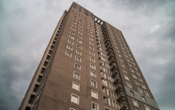 В Днепропетровске бывший военный прокурор и женщина устроили стрельбу с балкона