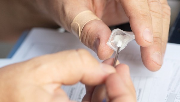 В центре Москвы расследователя "Медузы" взяли с метилэфедроном