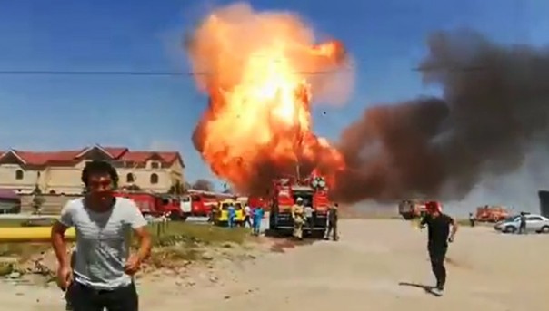 Мощный взрыв на территории газового хранилища в Казахстане сняли на видео