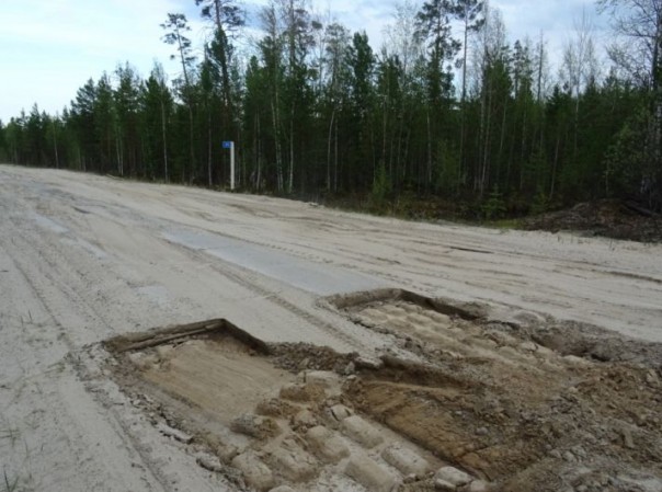 В Томской области местный житель на КамАЗе украл дорогу