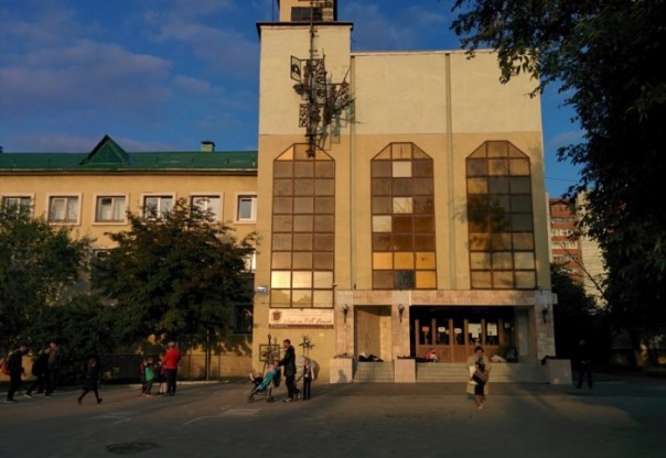 В Екатеринбурге учитель и психолог заставили целый класс семилеток писать слово «жопа»