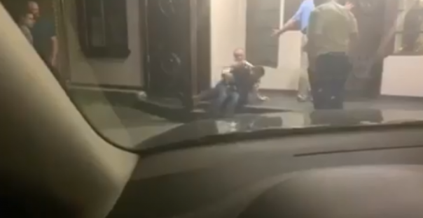 В Черкассах пьяный прокурор устроил дебош с оружием и пытался помочиться на девушек