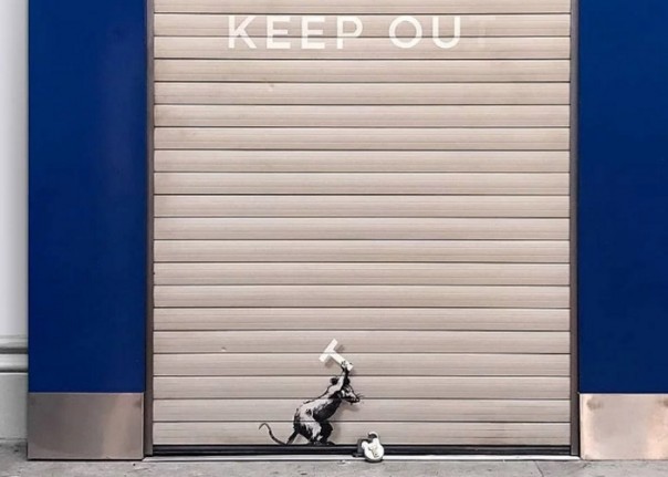 Banksy украсил Хитроу