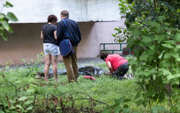 В Киеве и Сумах студенты выбросились из окна из-за плохой оценки | В Киеве ночью женщина выпала из окна 11 этажа