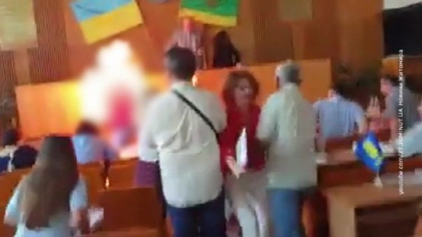 Украинский депутат пострадал, пытаясь потушить бизнесмена