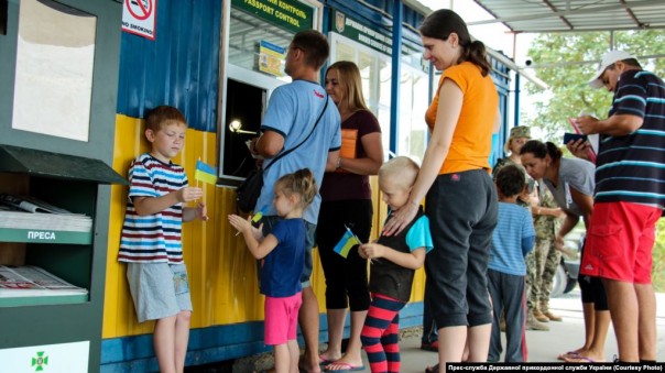 Власти Украины анонсировали введение опроса при въезде крымчан в страну