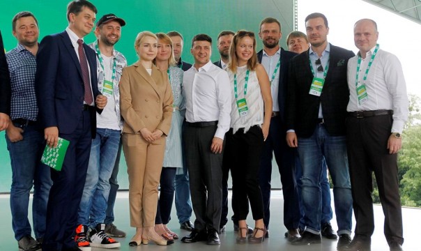 Во что превратится Верховная рада с большинством у партии Зеленского?