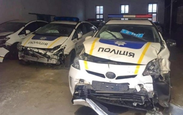 На Украине почти 700 разбитых полицейских авто ждут ремонта с 2015 года