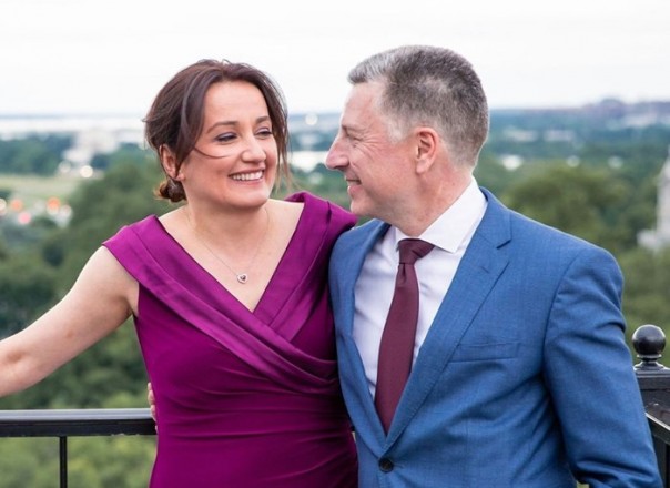 Волкер женился на грузинской журналистке