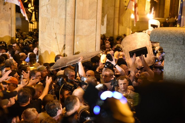 В МИД России прокомментировали беспорядки в Тбилиси