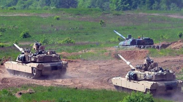 Армия НАТО заблудилась в кукурузных полях Румынии и уничтожает посевы жителей в ходе учений