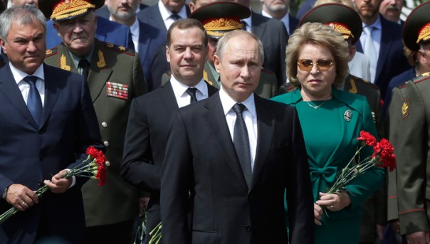 Путин возложил венок к Могиле Неизвестного солдата | День памяти и скорби в городах России и Бресте