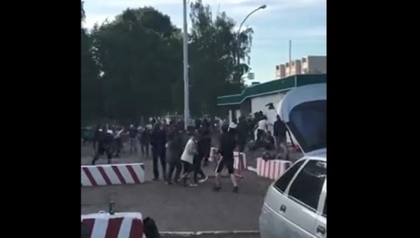 Массовая драка около военкомата в Татарстане попала на видео