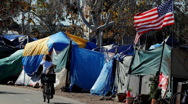Вывести этих американцев из зависимости в независимость