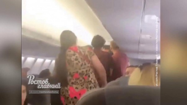 Двух пьяных драчунов сняли с рейса в Ростове-на-Дону