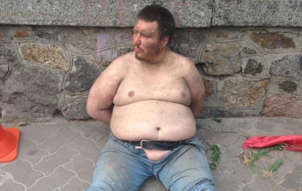 В Киеве разгромили мемориал героя "Небесной Сотни" Нигояна