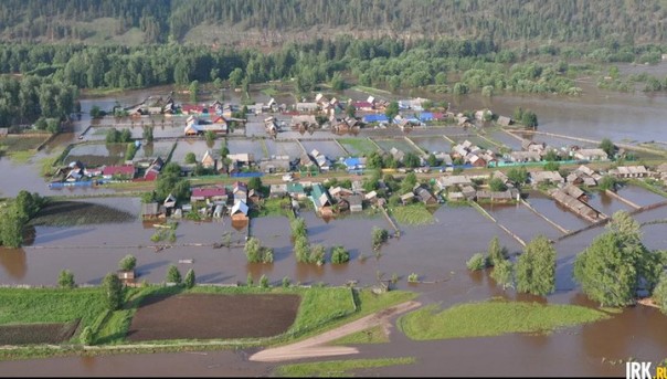 Режим ЧС. В Пензенской области – засуха, в Иркутской – паводок: река прорвала дамбу, трасса "Сибирь" перекрыта, людей снимают с крыш