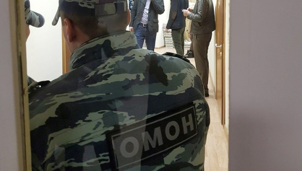 В Москве нашли офис, где "рисуют" подписи за депутатов: полиция проверяет информацию
