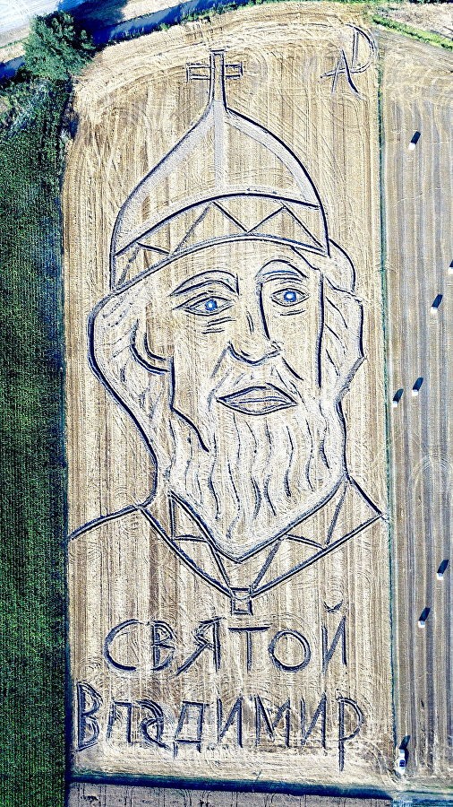 В Италии нарисовали трактором портрет князя Владимира к визиту Путина