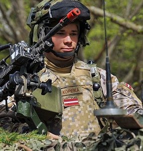 Без больниц и с ракетами: Латвию превращают в полигон НАТО