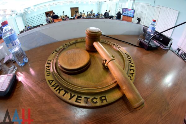 У ДНР появилось право похитить из Киева украинских военных преступников