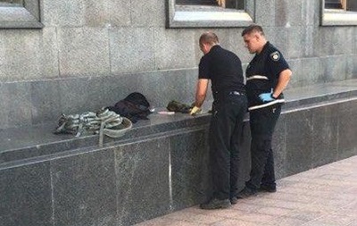 Возле Рады задержали дезертира с гранатой