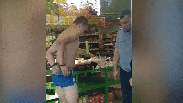 В полиции прокомментировали видео "досмотра с раздеванием" в "Пятёрочке"