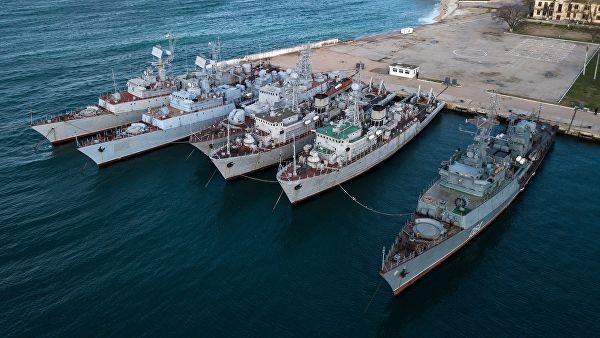 Корабли ВМС Украины в Севастополе не допустили к празднику ВМФ России