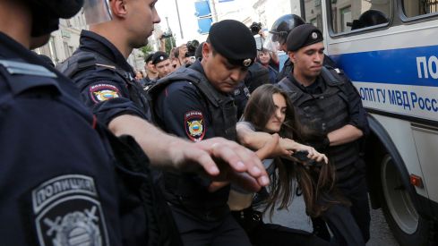 Опротестовать не пробовали? Как оппозиционеры забыли про закон