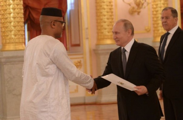 Путин принял верительные грамоты у 18 иностранных послов