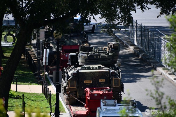 Пентагон объяснил появление ржавых бронемашин в Вашингтоне